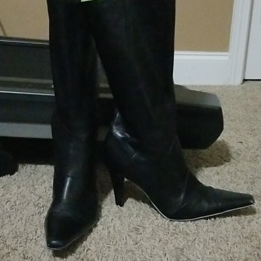 Calf high heeled boots